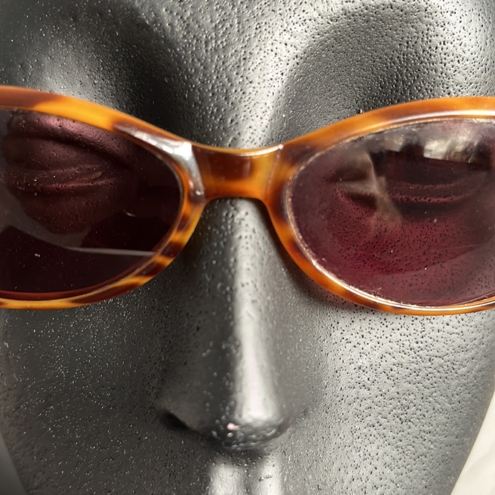Gucci Tortoiseshell Sunglasses - Picture 11 of 16